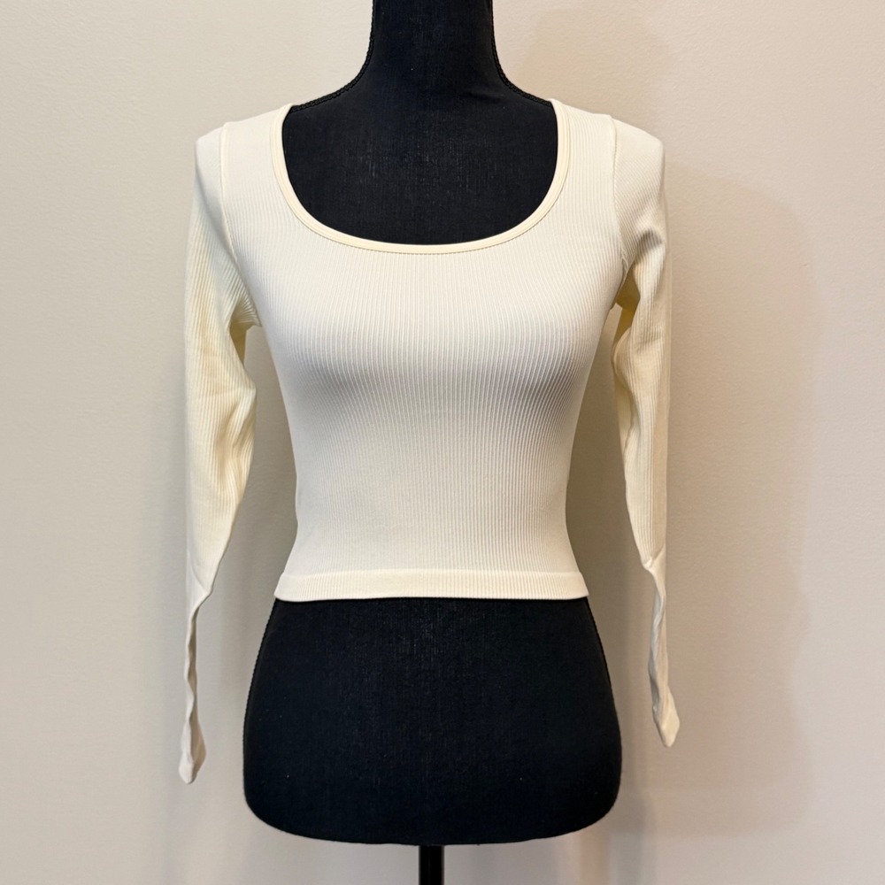 NEW OQQ Y2K Women S Ribbed Long Sleeve Crop Top Butter Cream Scoop Neck Gym 0585